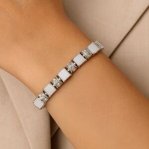 Mother of Pearl Silvertone Bracelet Stretch